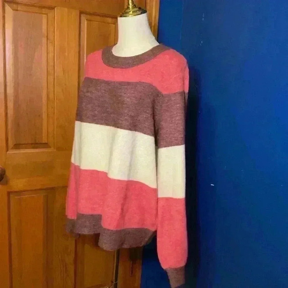 Vero Moda tri colored women’s sweater. Size large - Picture 2 of 8